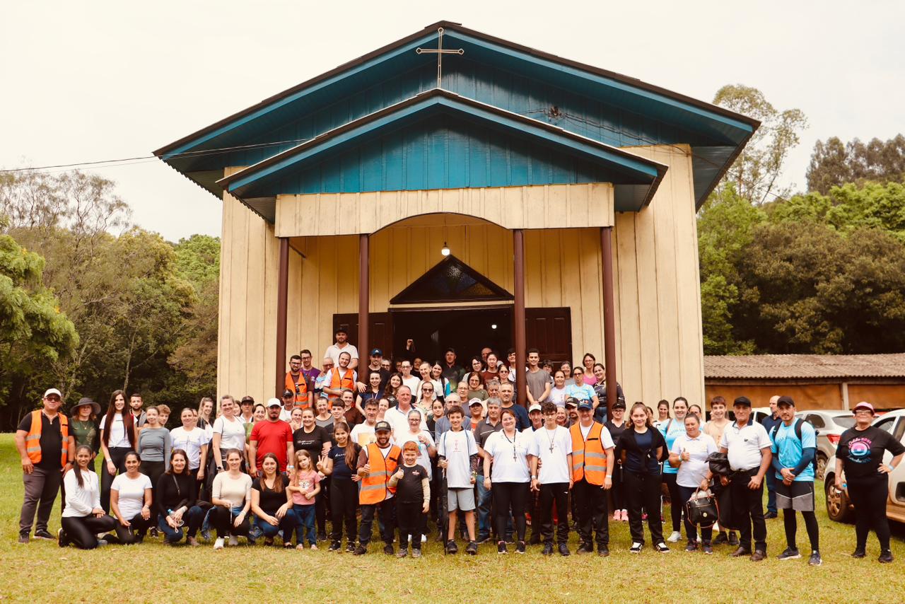 Imagem da Noticia: Chopinzinho realiza o 1º Caminho do Rosário com grande participação e demonstração de fé