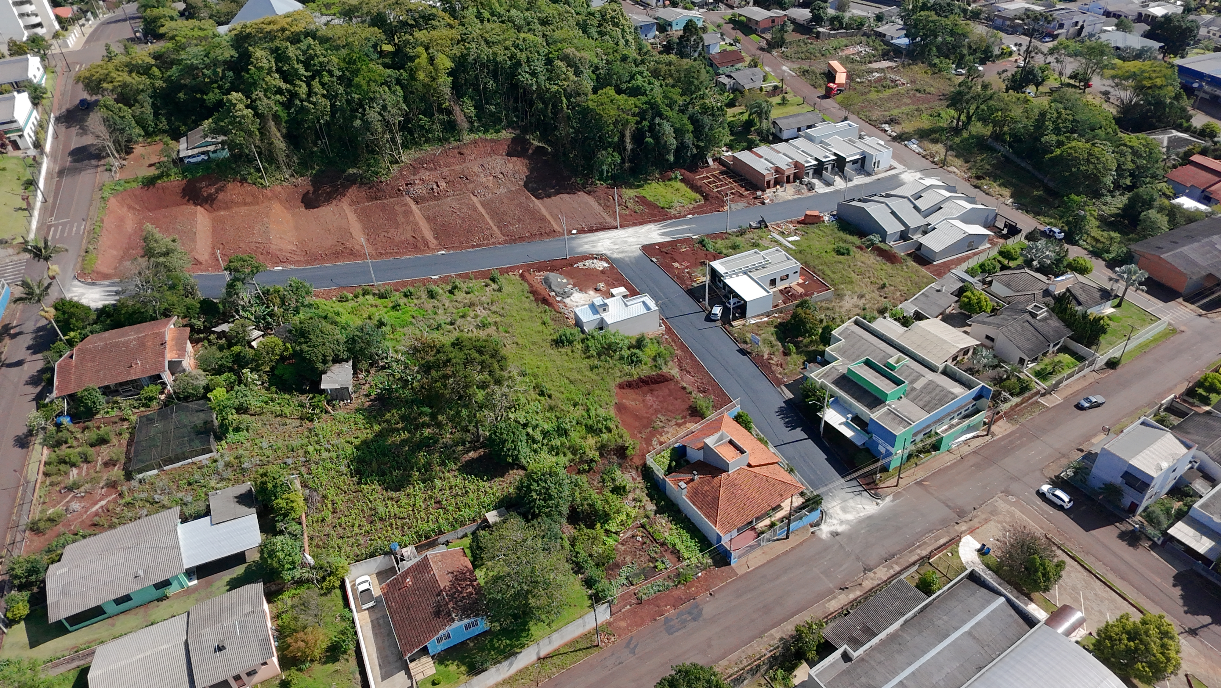 Imagem da Noticia: Asfalto Novo, Vida Nova beneficia Bairro Frei Vito com novas pavimentações
