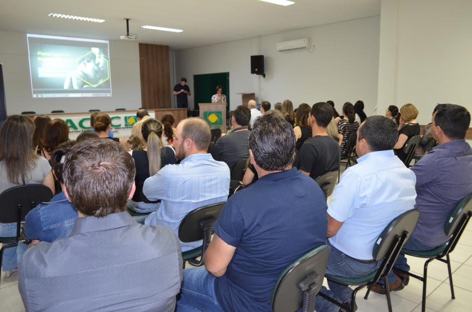 Projeto Universidade da Criança é apresentado a empresários de Chopinzinho