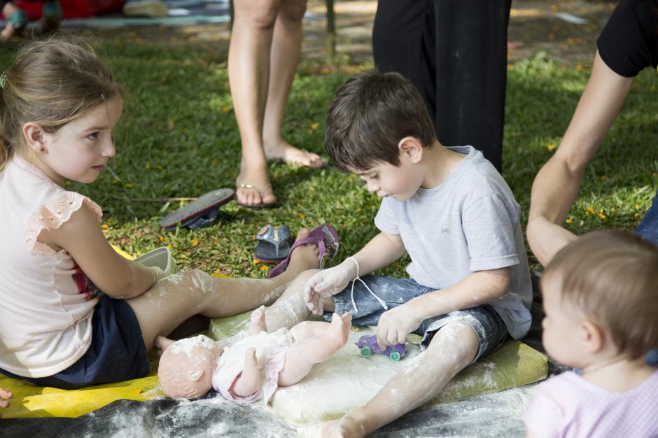 Dia de Brincar reúne mais de 350 pais e filhos no Dia das Crianças