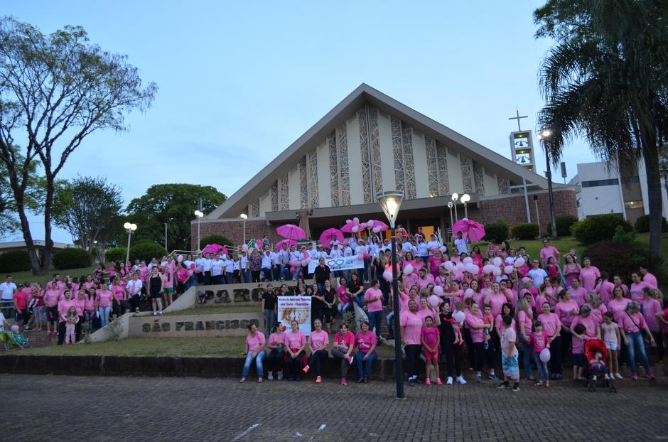 Com Campanha Outubro Rosa, mulheres procuram unidades de saúde