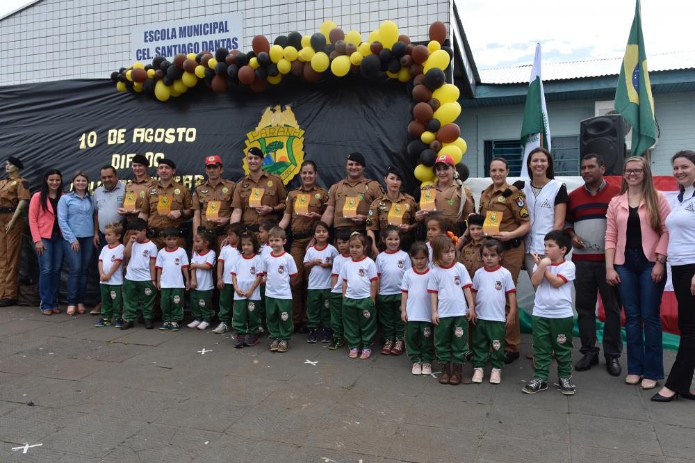 Escola Santiago Dantas presta homenagem ao Dia do Policial