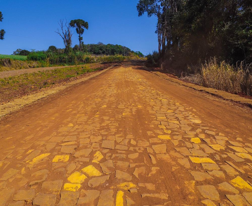 Administração Municipal investe em calçamentos no interior