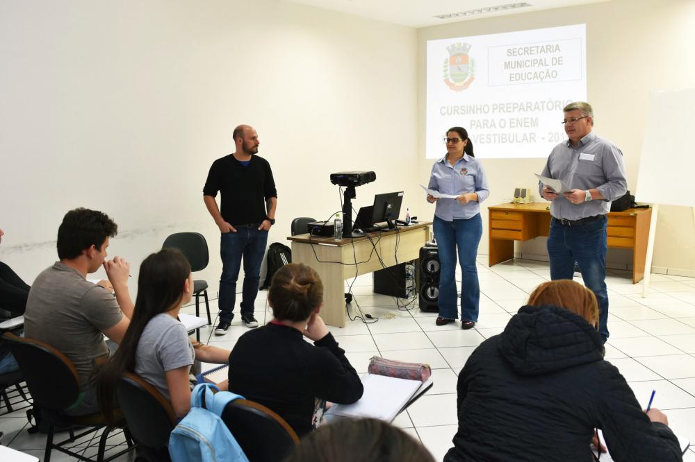 Prefeitura inicia aulas do Cursinho pré-vestibular e Enem