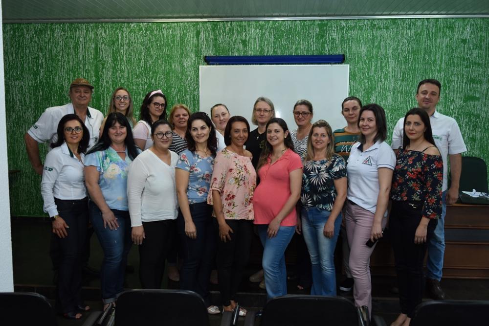 Chopinzinho classifica trabalhos em quatro categorias na fase final do Agrinho