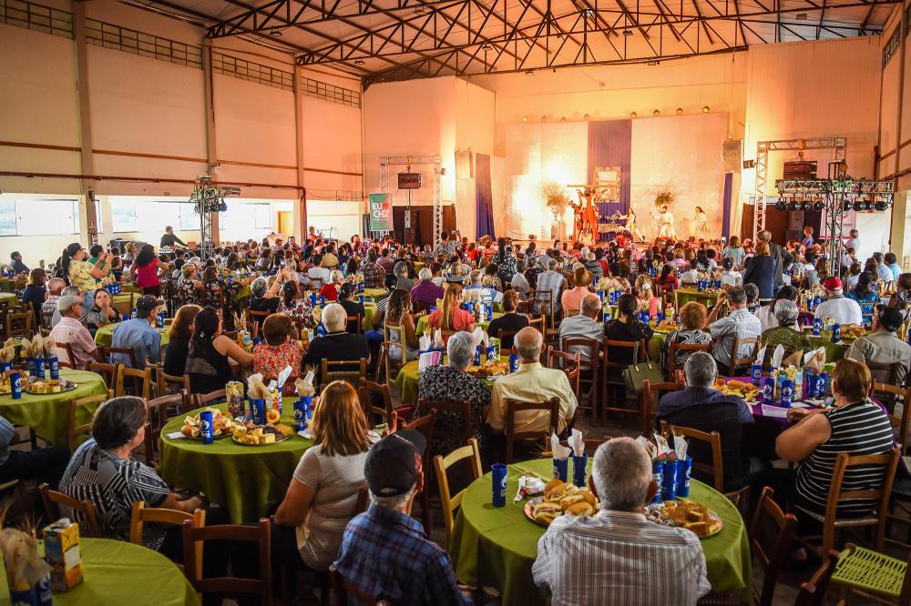 Evento reúne idosos para comemorar Dia do Idoso
