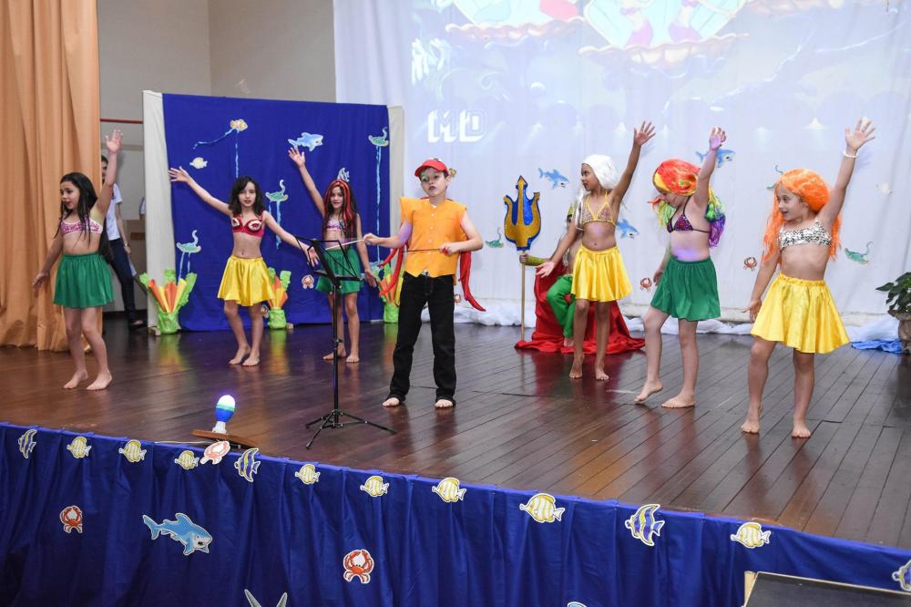 Musical A Pequena Sereia é apresentado por alunos do tempo integral